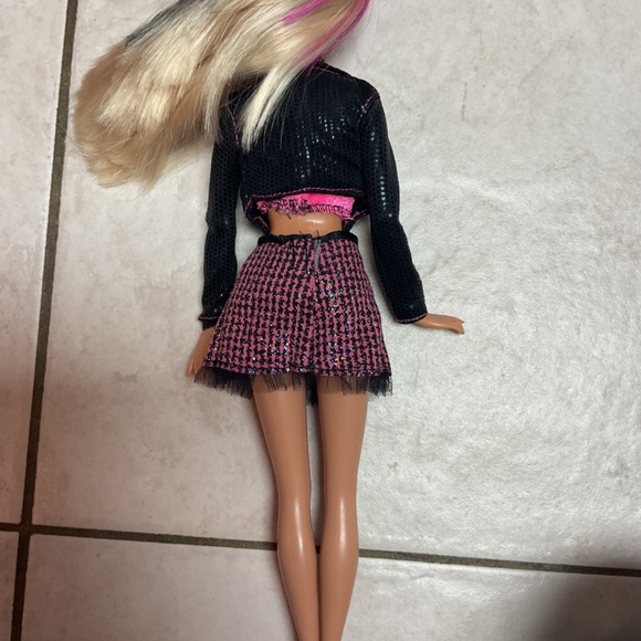 Barbie 2008 Fashion Fever Rock Chick - Picture 5 of 5